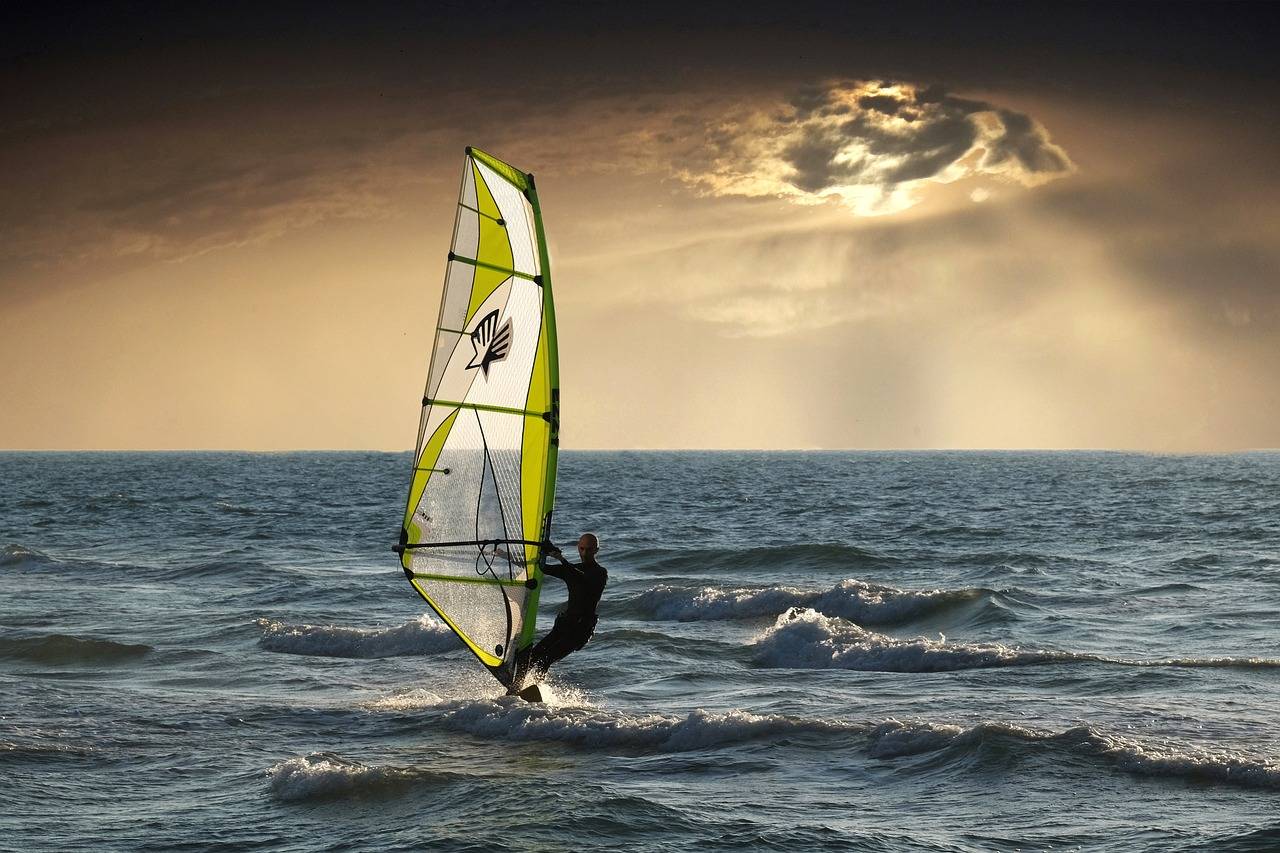 windsurfing 2298647 1280